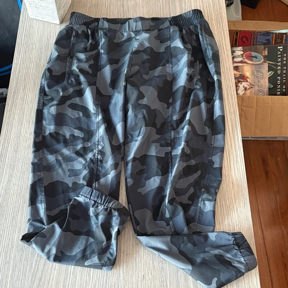 Old Navy Active Stretchtech Camo Jogger Pants Size L Gray Black Athletic - Picture 1 of 7